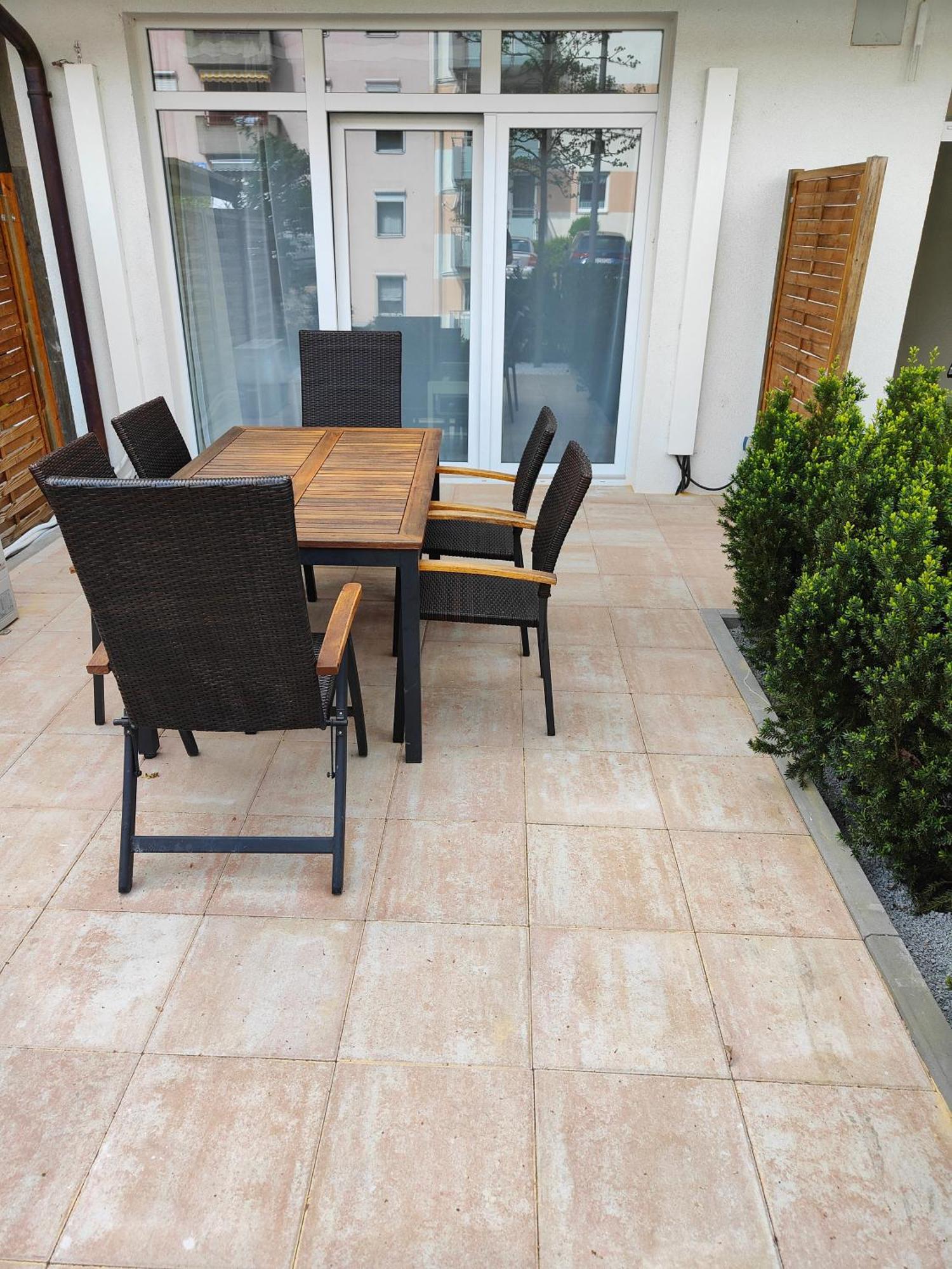 Eleonoras Ferienwohnung In Wuerzburg Stadt Mit Terrasse Im Erdgeschoss Inklusive Eigenen Parkplaetzen Vor Der Tuer Exterior foto